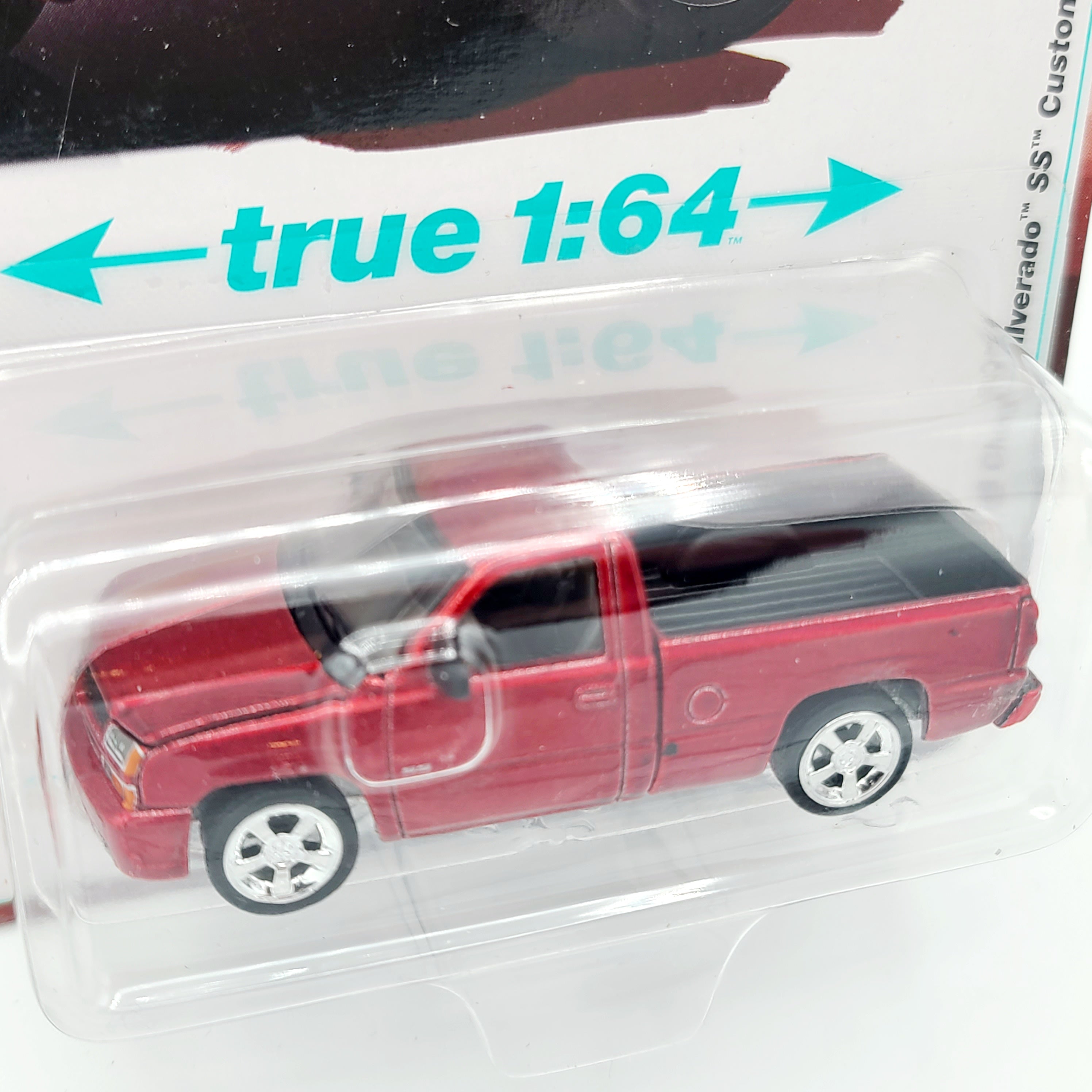 Auto World '05 Chrevrolet Silverado SS Custom - 1:64 scale (2025 Release 1B - Muscle Trucks)